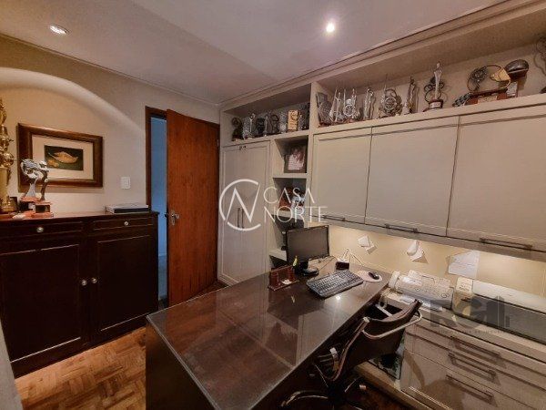 Casa à venda com 3 quartos, 280m², 1 suíte, 2 vagas, Avenida Doutor Walter So Jobim no bairro Jardim Lindóia em Porto Alegre