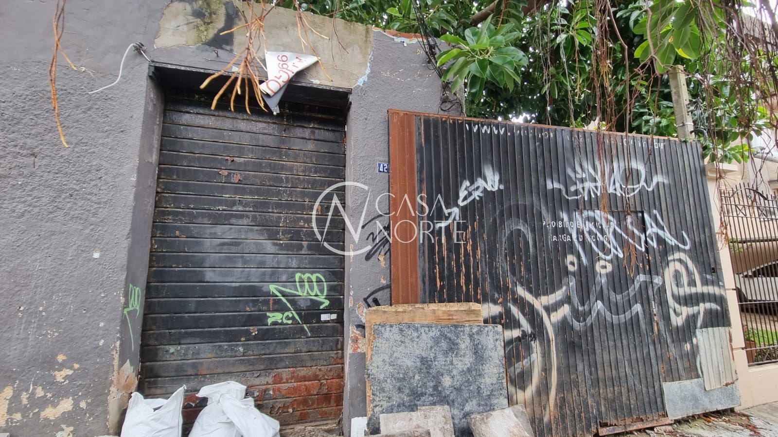 Terreno à venda  com 217m², Avenida Berlim no bairro Floresta em Porto Alegre
