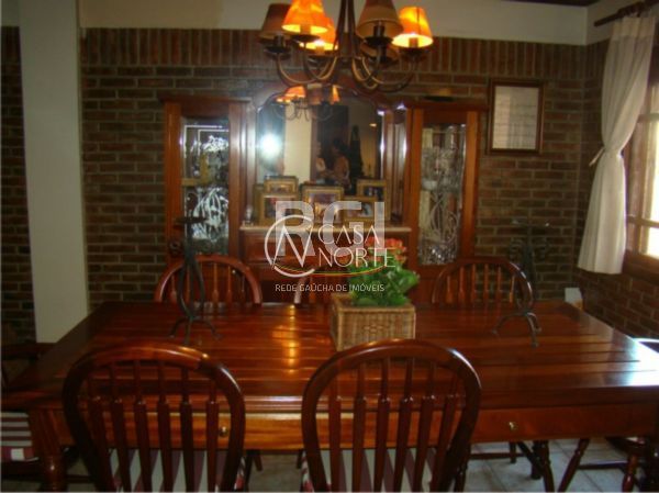 Geminado à venda com 1 quarto, 664m², 3 suítes, 6 vagas, Rua Zamenhoff no bairro São João em Porto Alegre