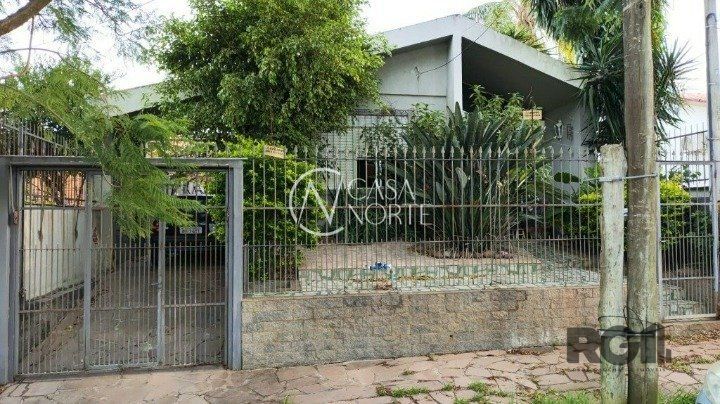 Casa à venda com 3 quartos, 300m², 1 suíte, 4 vagas, Rua Lola de Oliveira no bairro Parque Santa Fé em Porto Alegre