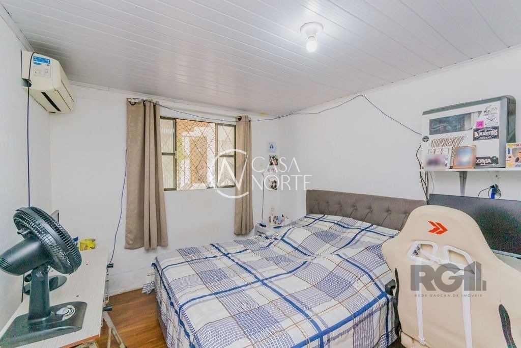 Casa à venda com 2 quartos, 100m², 2 vagas, Rua Nilo Torres no bairro Coronel Aparício Borges em Porto Alegre