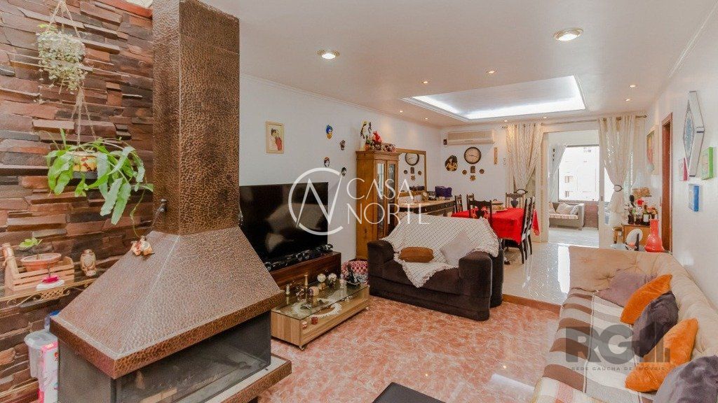 Casa à venda com 4 quartos, 394m², 2 suítes, 4 vagas, Rua Edmundo Bastian no bairro Cristo Redentor em Porto Alegre