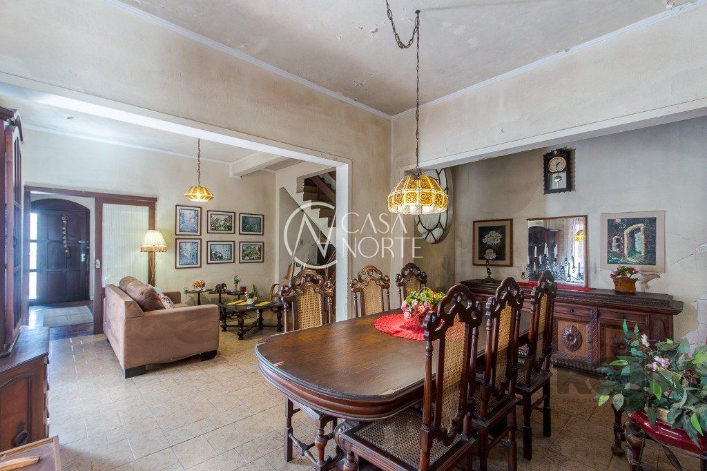 Casa à venda com 3 quartos, 262m², 1 suíte, 4 vagas, Rua Silva Só no bairro Santa Cecília em Porto Alegre