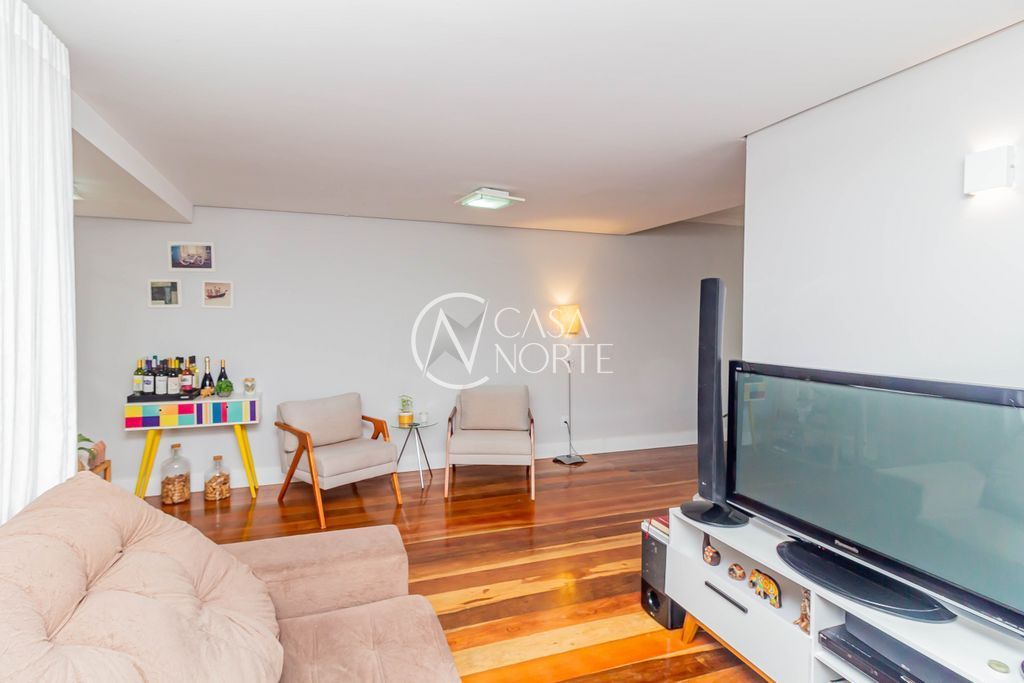 Casa à venda com 3 quartos, 140m², 1 suíte, 2 vagas, Rua Doutora Noemi Valle Rocha no bairro Serraria em Porto Alegre