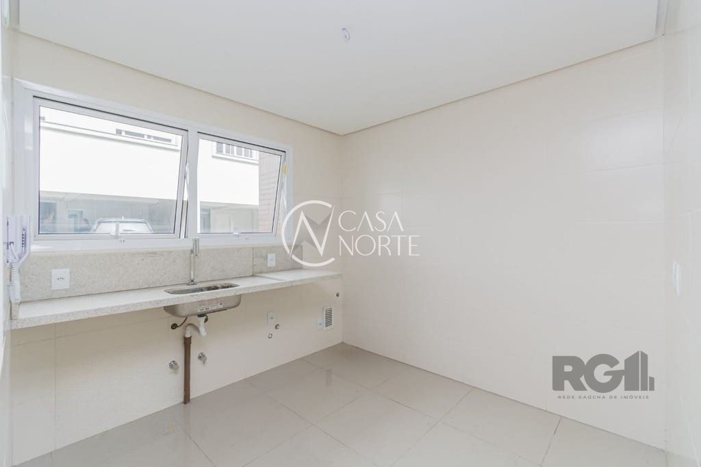 Casa de Condomínio à venda com 3 quartos, 251m², 3 suítes, 3 vagas, Avenida Padre Cacique no bairro Praia de Belas em Porto Alegre