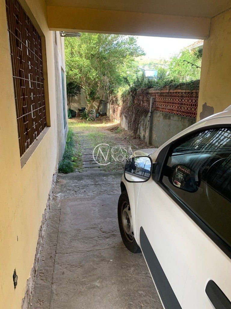 Casa à venda com 3 quartos, 280m², 3 vagas, Rua Dario Totta no bairro Teresópolis em Porto Alegre