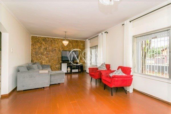 Casa à venda com 4 quartos, 238m², 1 suíte, 2 vagas, Rua Gregorio da Fonseca no bairro Nonoai em Porto Alegre