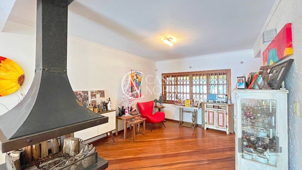 Casa à venda com 3 quartos, 176m², 1 suíte, 4 vagas, Rua José Kanan Aranha no bairro Jardim Isabel em Porto Alegre