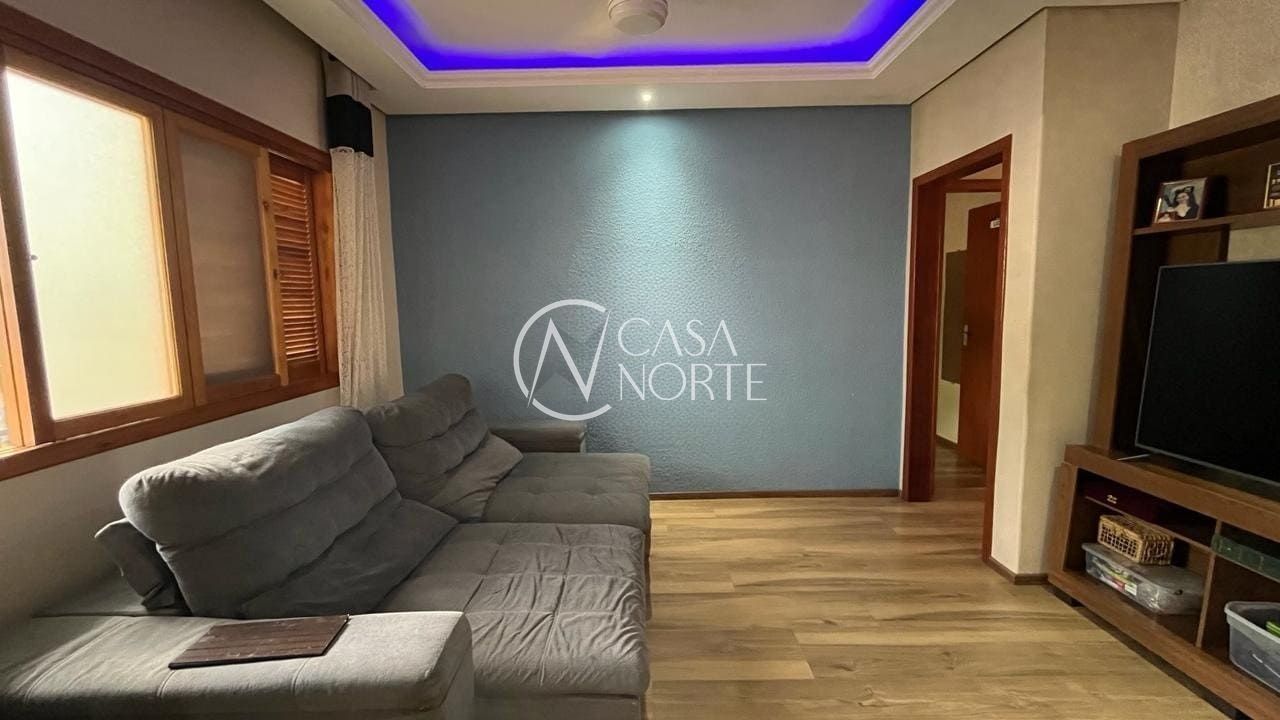 Casa à venda com 4 quartos, 215m², 1 suíte, 4 vagas, Rua Doutor Voltaire Pires no bairro Santo Antônio em Porto Alegre