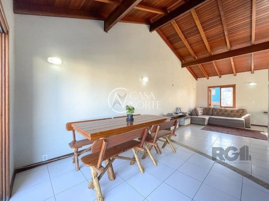 Casa à venda com 3 quartos, 121m², 2 vagas, Rua Helio Felix Frey no bairro Espírito Santo em Porto Alegre