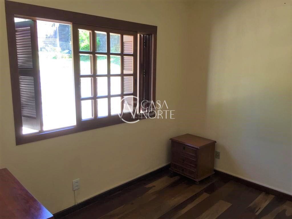 Casa à venda com 3 quartos, 200m², 1 suíte, 2 vagas, Rua Pedro de Oliveira Franca no bairro Hípica em Porto Alegre