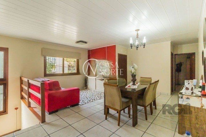 Casa à venda com 3 quartos, 216m², 2 suítes, Rua Humberto de Campos no bairro Partenon em Porto Alegre