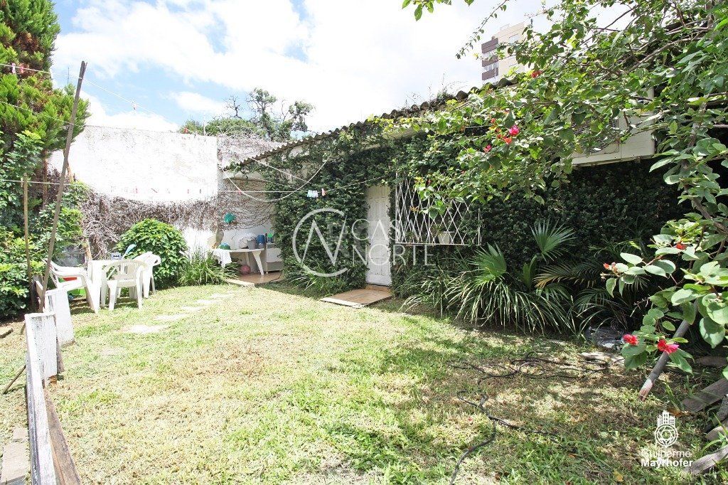 Prédio Comercial à venda , 244m², 4 vagas, Rua Verissimo Rosa no bairro Partenon em Porto Alegre