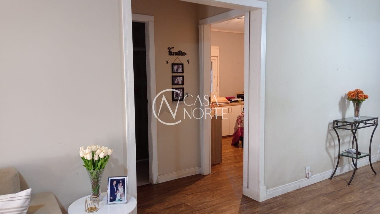 Casa à venda com 3 quartos, 250m², 1 suíte, 2 vagas, Rua Dezidério Severino no bairro Passo das Pedras em Porto Alegre