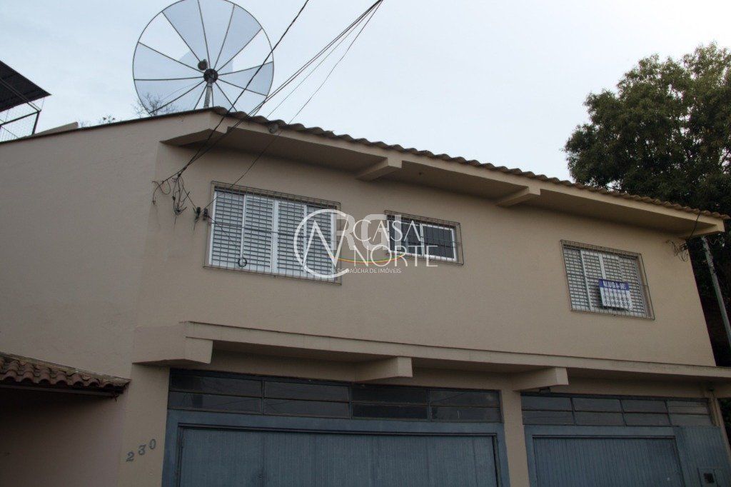 Casa à venda com 5 quartos, 900m², 2 suítes, 5 vagas, Rua Angelo Passuelo no bairro Vila Nova em Porto Alegre