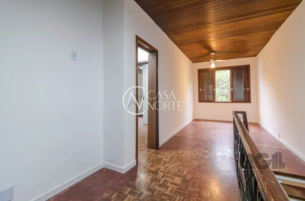 Casa à venda com 3 quartos, 160m², 1 suíte, 2 vagas, Rua Silverio Souto no bairro Teresópolis em Porto Alegre