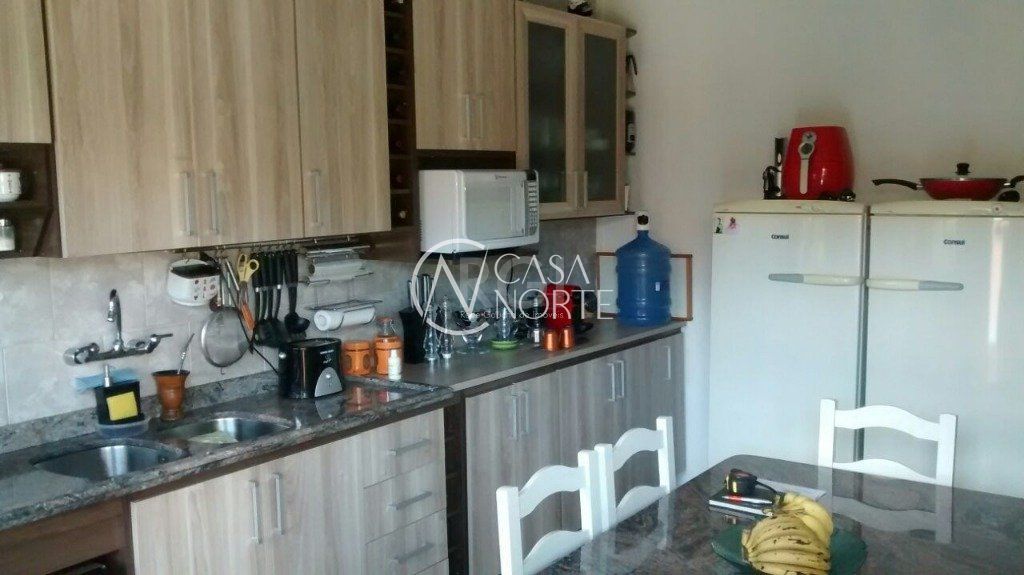 Casa à venda com 3 quartos, 316m², 1 suíte, 2 vagas, Rua Ibiruba no bairro Cavalhada em Porto Alegre