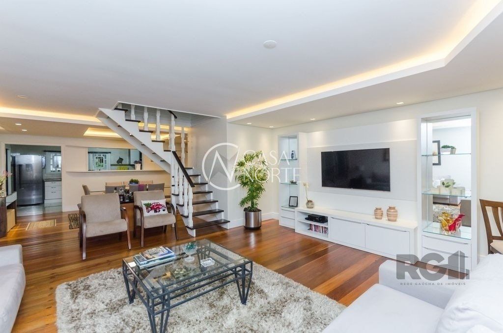 Casa à venda com 3 quartos, 379m², 2 suítes, 4 vagas, Rua Cassino no bairro Ipanema em Porto Alegre