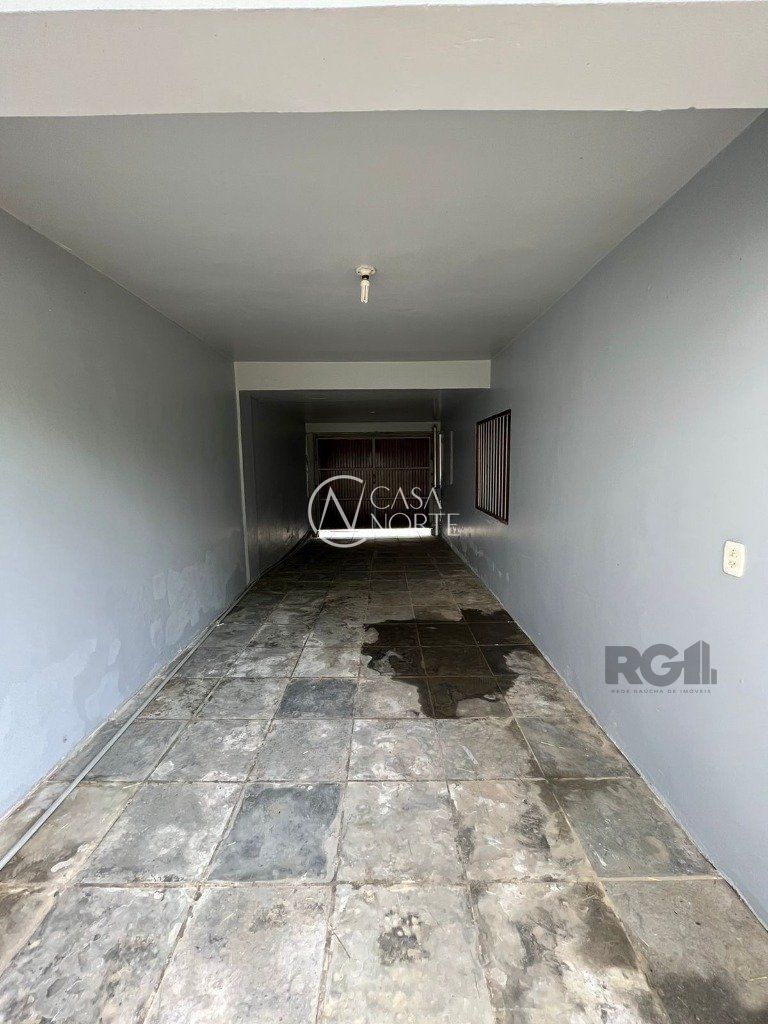 Casa à venda com 3 quartos, 262m², 1 suíte, 2 vagas, Rua Vitor Valpirio no bairro Anchieta em Porto Alegre