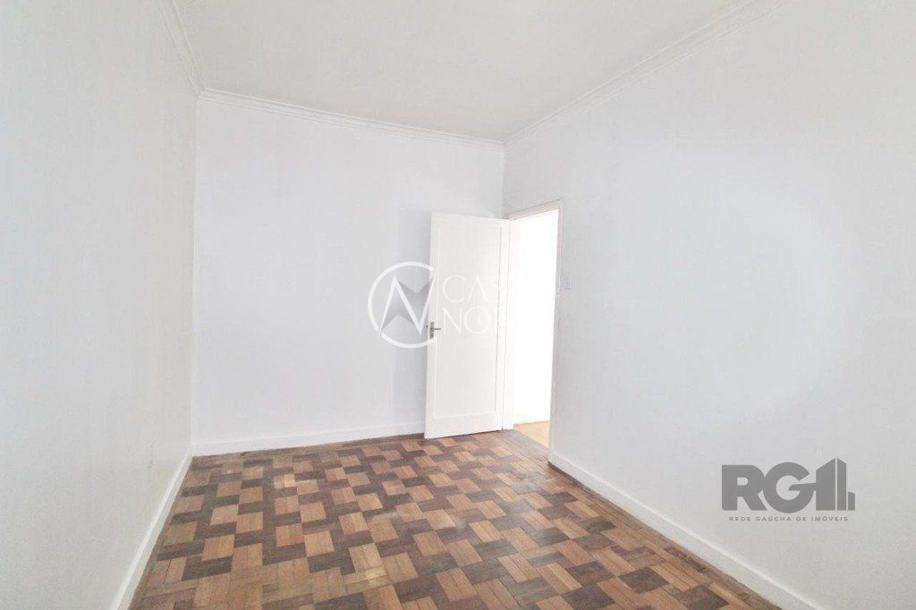 Casa à venda com 3 quartos, 120m², 2 vagas, Rua Antônio Divan no bairro Teresópolis em Porto Alegre