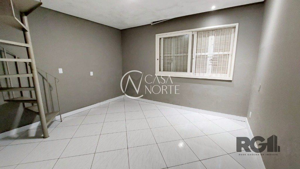 Casa à venda com 3 quartos, 200m², 1 suíte, 3 vagas, Rua Damasco no bairro Azenha em Porto Alegre