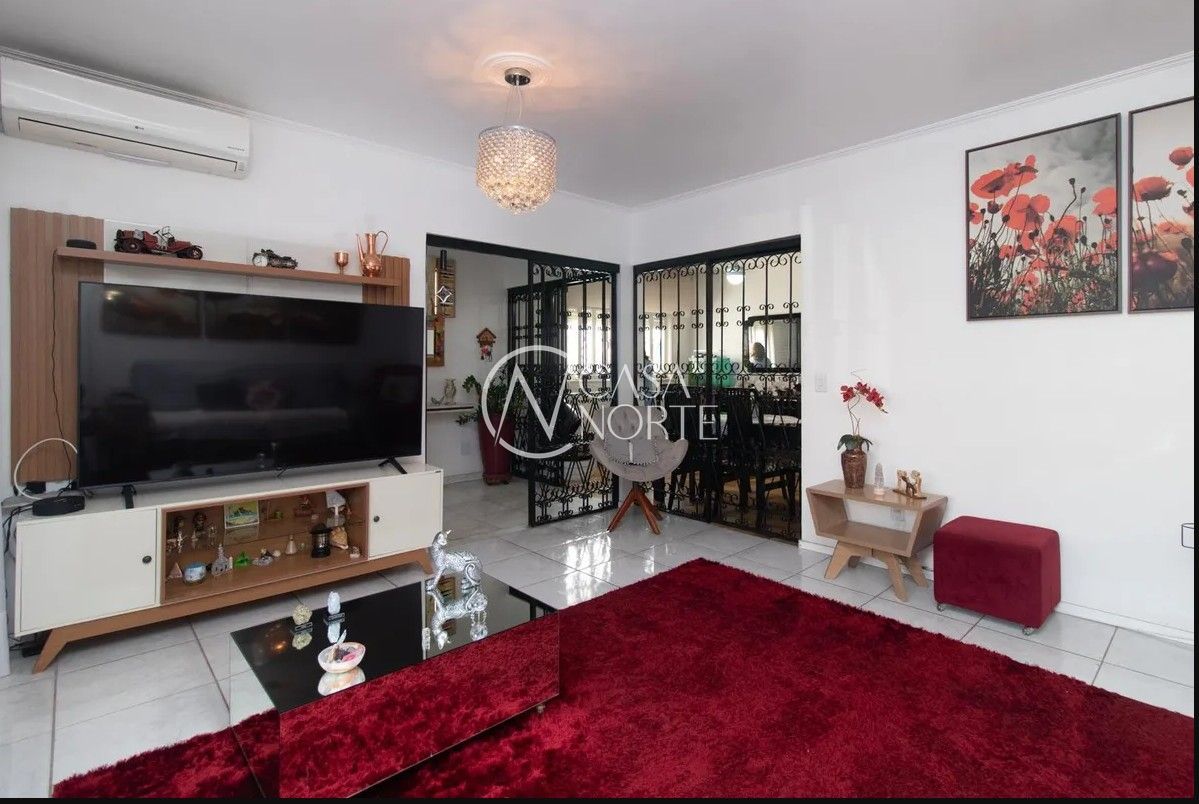 Casa à venda com 4 quartos, 247m², 1 suíte, 2 vagas, Rua Cangussu no bairro Nonoai em Porto Alegre