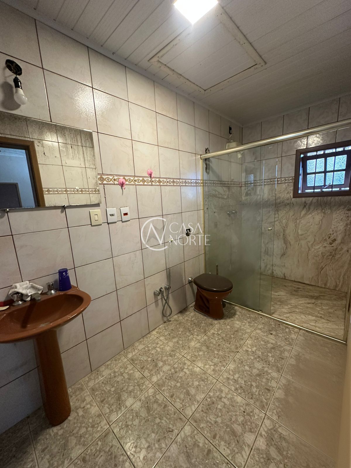 Casa à venda com 3 quartos, 318m², 1 suíte, 4 vagas, Avenida Professor Oscar Pereira no bairro Cascata em Porto Alegre