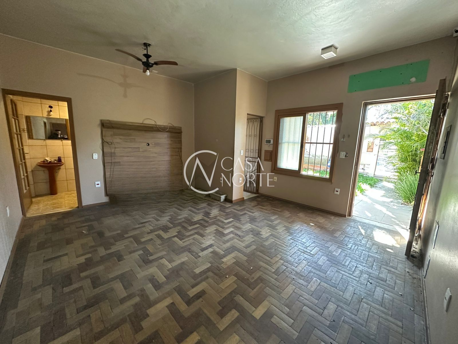 Casa à venda com 3 quartos, 318m², 1 suíte, 4 vagas, Avenida Professor Oscar Pereira no bairro Cascata em Porto Alegre