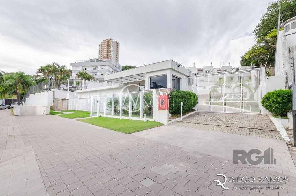 Casa de Condomínio à venda com 3 quartos, 250m², 3 suítes, 3 vagas, Avenida Padre Cacique no bairro Praia de Belas em Porto Alegre