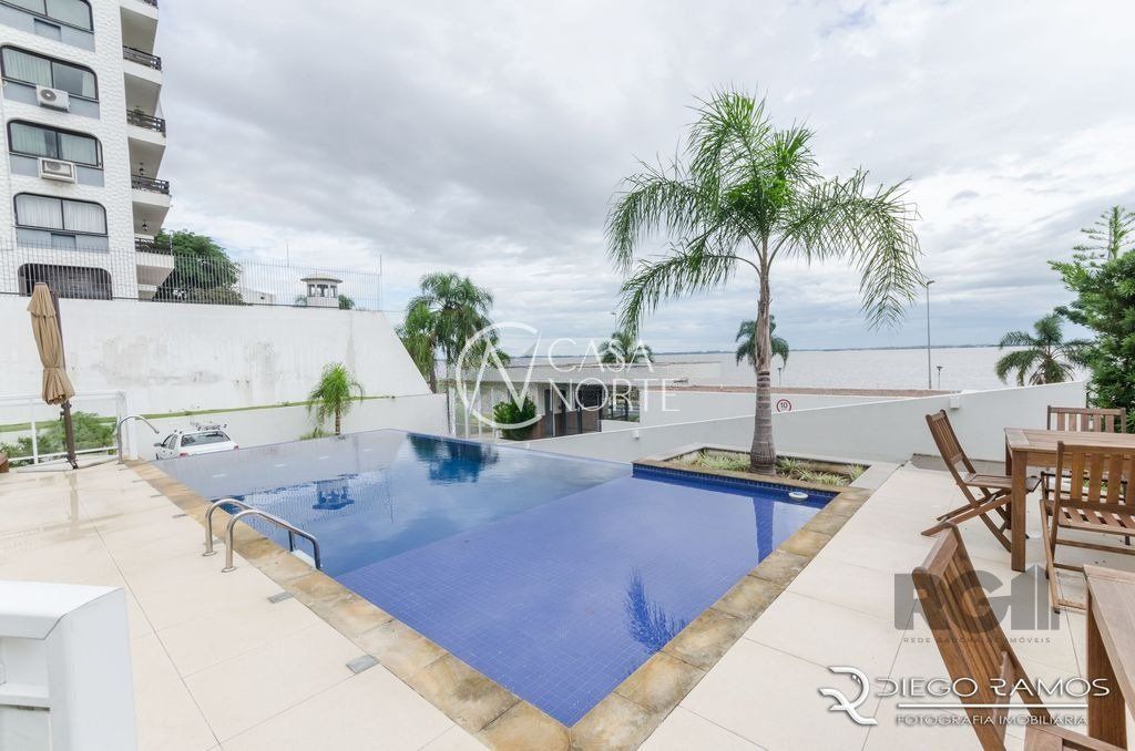 Casa de Condomínio à venda com 3 quartos, 250m², 3 suítes, 3 vagas, Avenida Padre Cacique no bairro Praia de Belas em Porto Alegre