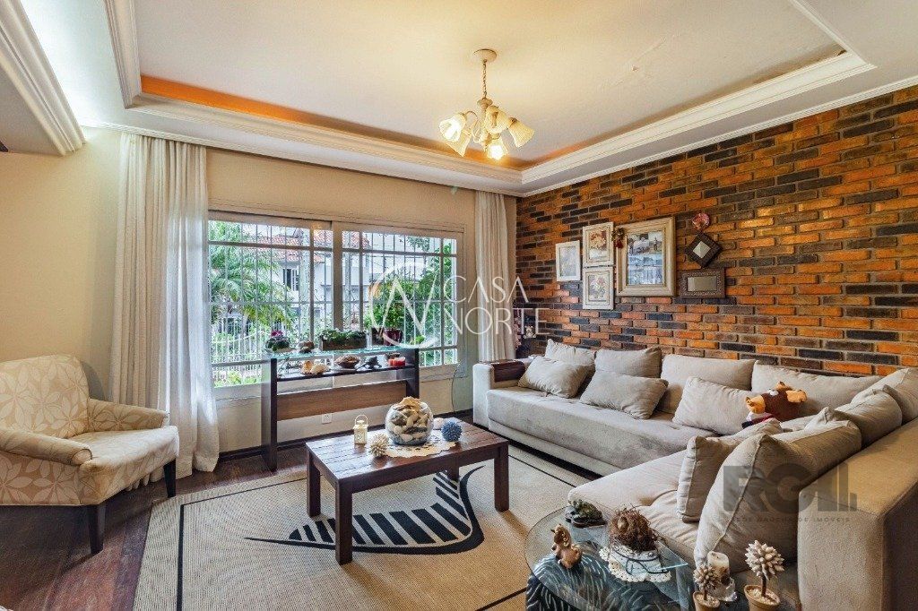 Casa à venda com 3 quartos, 242m², 1 suíte, 2 vagas, Rua dos Guananas no bairro Espírito Santo em Porto Alegre