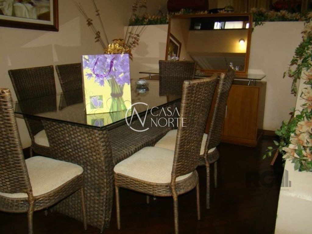 Casa à venda com 4 quartos, 370m², 2 suítes, 4 vagas, Rua Geminiano Candiota Xavier no bairro Espírito Santo em Porto Alegre