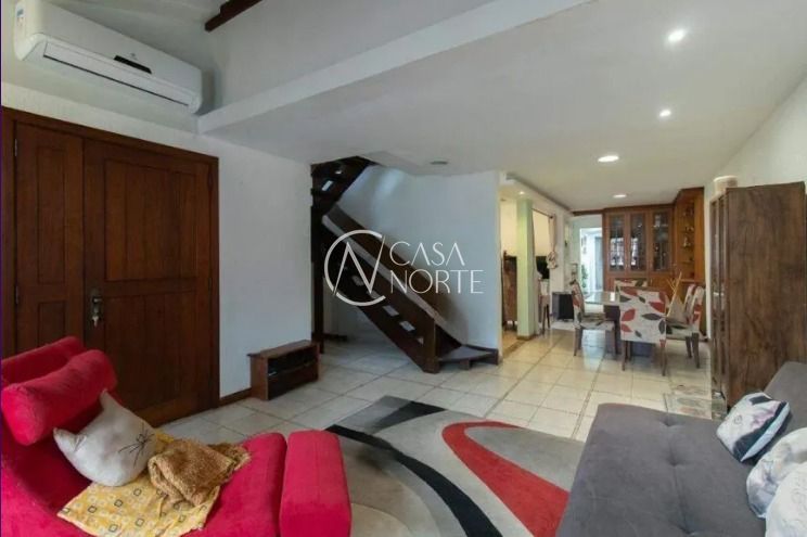 Casa à venda com 3 quartos, 202m², 1 suíte, 2 vagas, Rua Coronel Villagran Cabrita no bairro Partenon em Porto Alegre