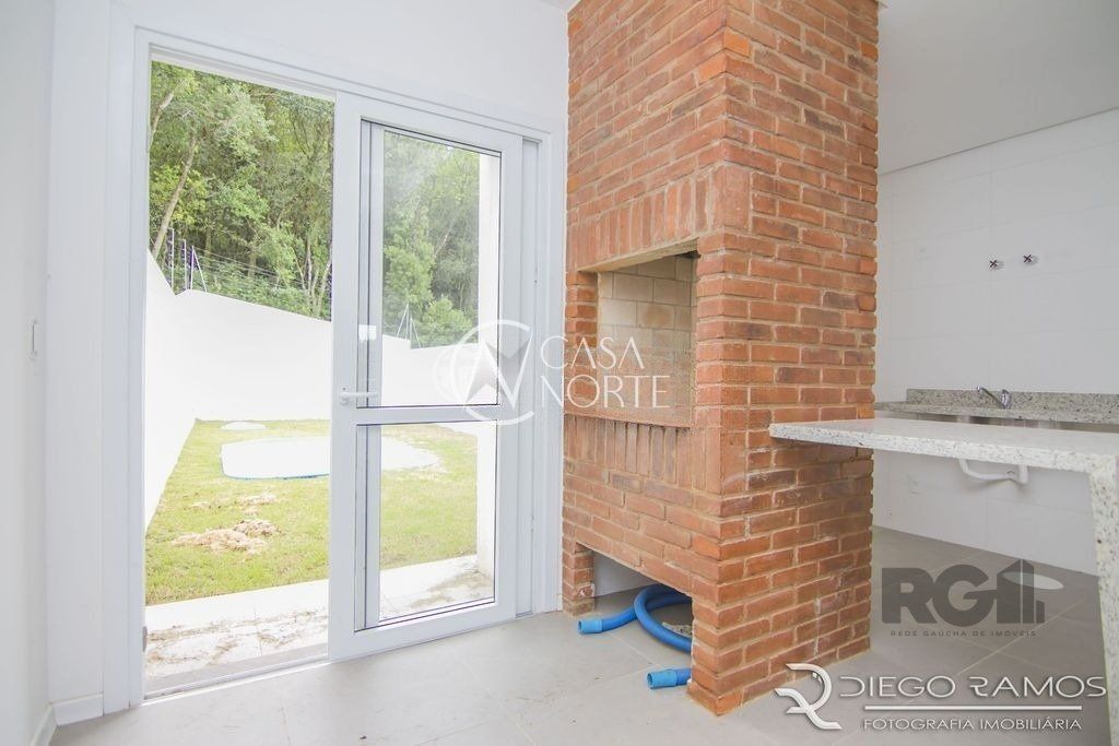 Sobrado à venda com 3 quartos, 161m², 3 suítes, 3 vagas, Avenida Altos do Santa Rita no bairro Hípica em Porto Alegre