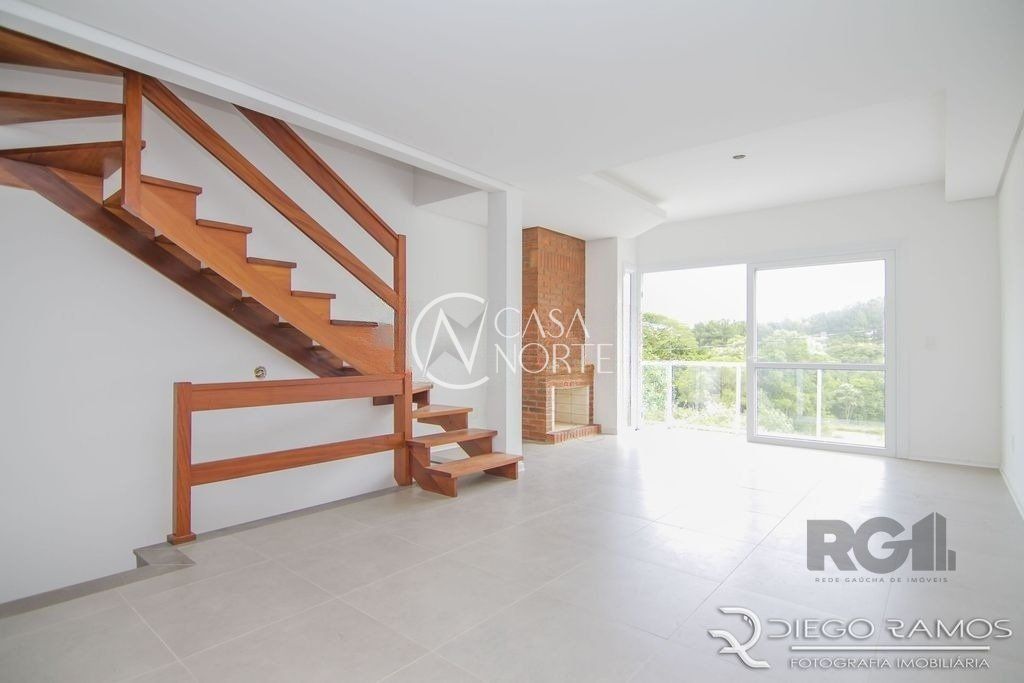 Sobrado à venda com 3 quartos, 161m², 3 suítes, 3 vagas, Avenida Altos do Santa Rita no bairro Hípica em Porto Alegre