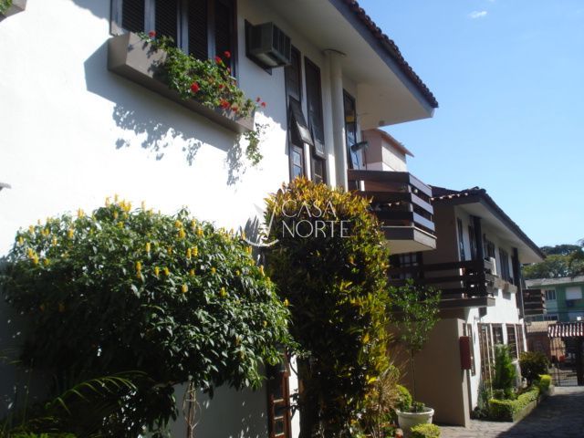 Casa de Condomínio à venda com 3 quartos, 132m², 2 vagas, Rua Doutor Mário Totta no bairro Tristeza em Porto Alegre