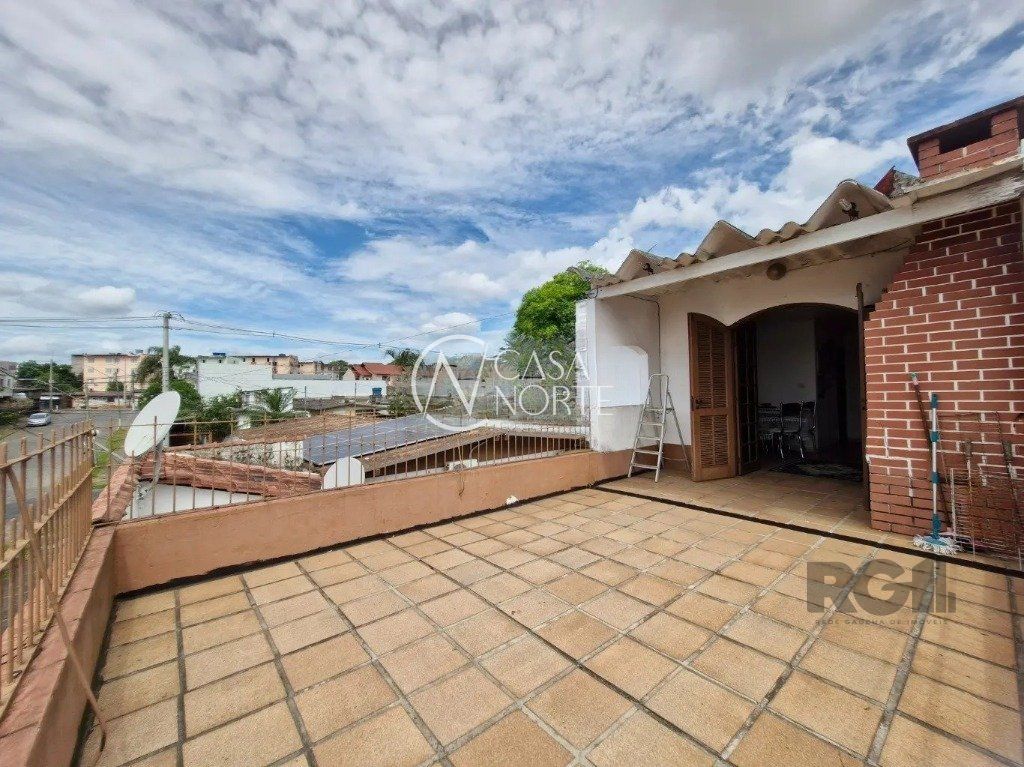 Casa à venda com 4 quartos, 200m², 1 suíte, 2 vagas, Rua Doutor Vargas Neto no bairro Jardim Leopoldina em Porto Alegre