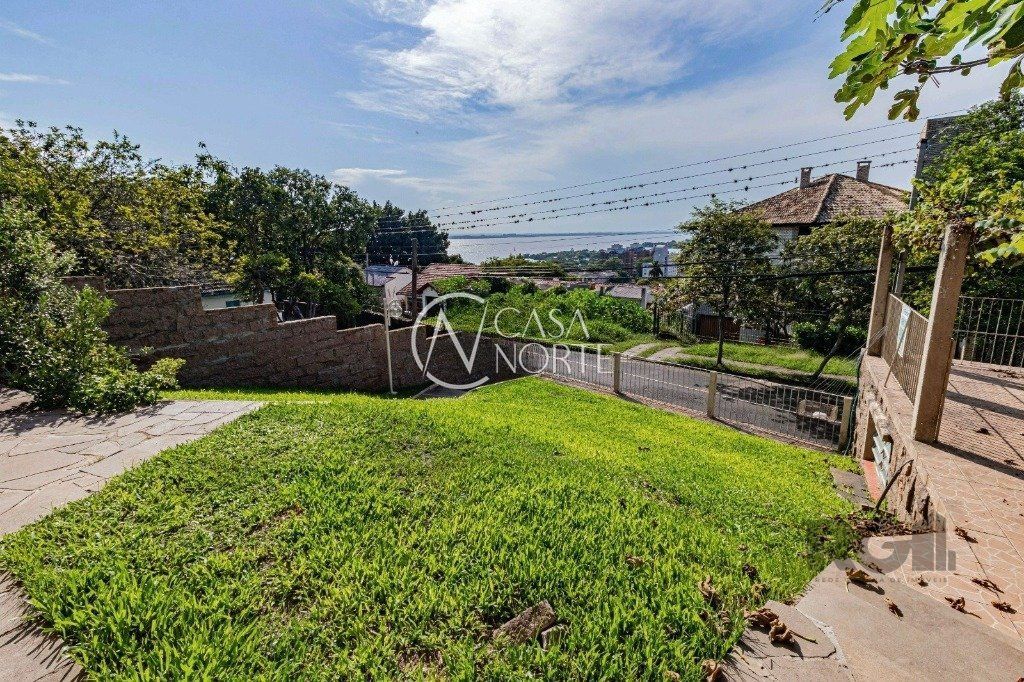 Casa à venda com 3 quartos, 267m², 1 suíte, 1 vaga, Rua Liberal no bairro Tristeza em Porto Alegre