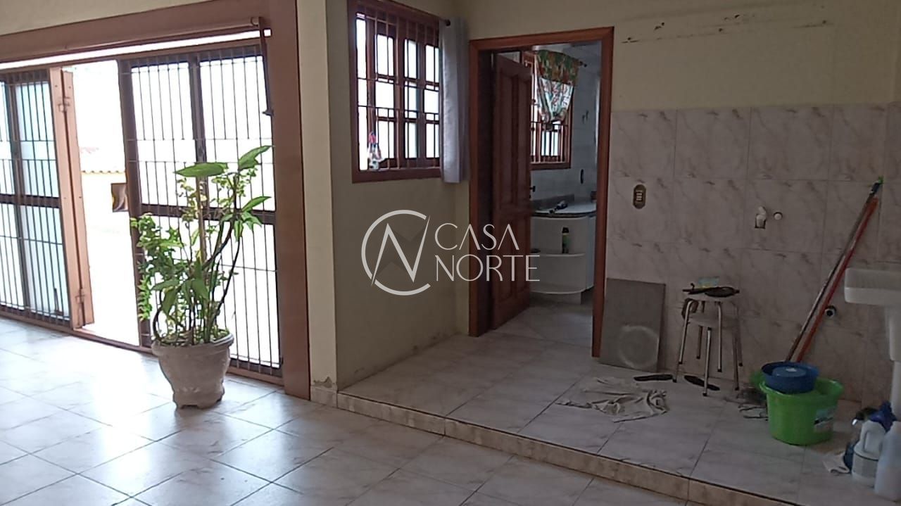 Casa à venda com 3 quartos, 191m², 1 suíte, 3 vagas, Avenida Cruz Alta no bairro Nonoai em Porto Alegre