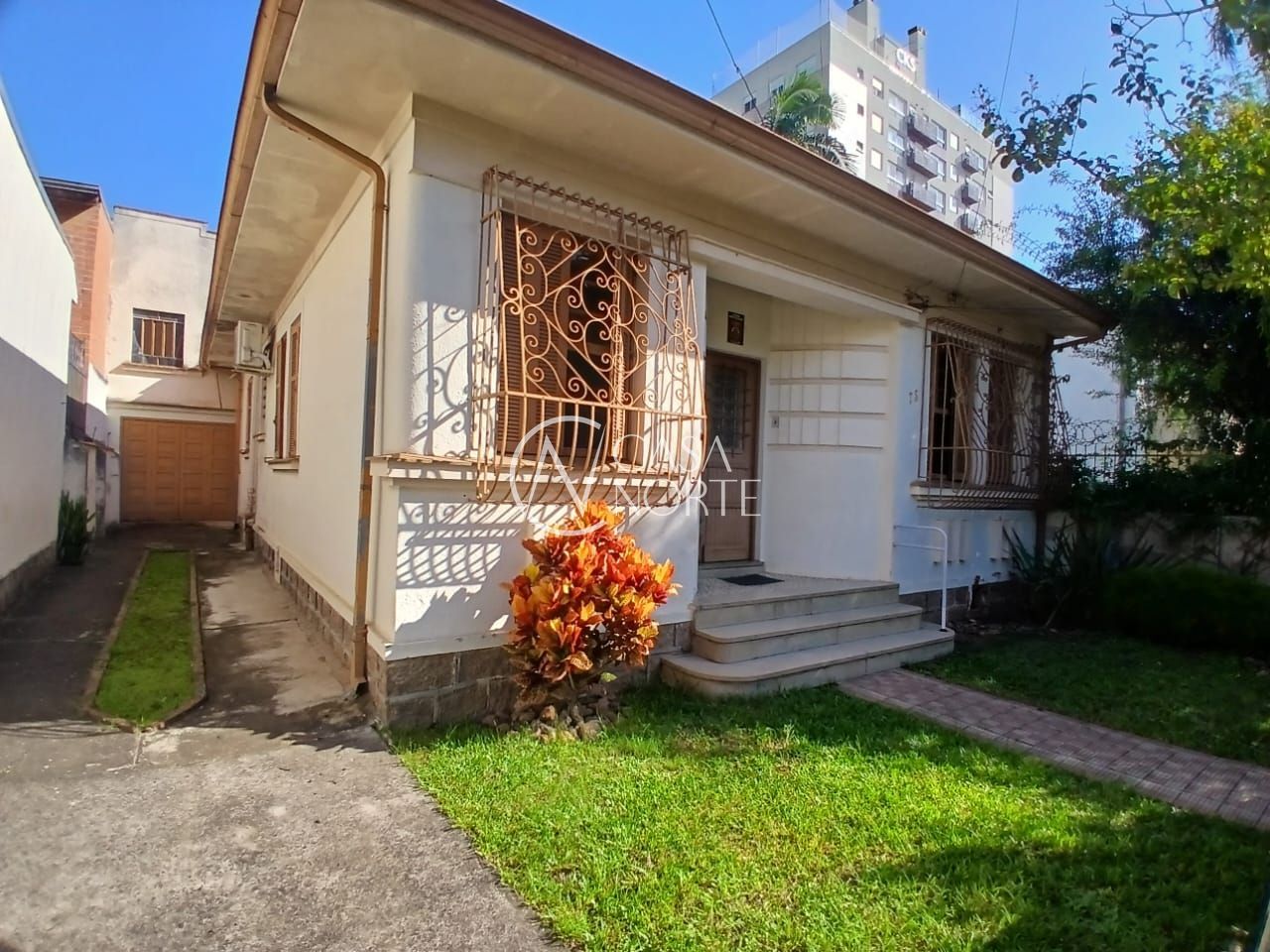 Casa à venda com 3 quartos, 137m², 2 vagas, Rua Germano Hasslocher no bairro Azenha em Porto Alegre