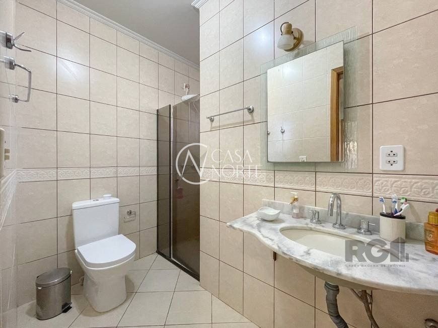 Casa à venda com 3 quartos, 121m², 2 vagas, Rua Helio Felix Frey no bairro Espírito Santo em Porto Alegre