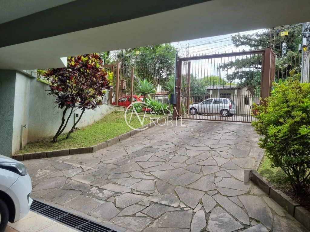 Casa à venda com 4 quartos, 225m², 1 suíte, Avenida Arnaldo Bohrer no bairro Teresópolis em Porto Alegre