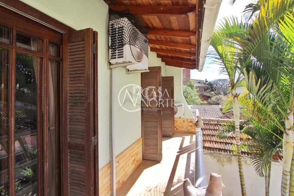 Casa à venda com 5 quartos, 260m², 2 suítes, 4 vagas, Rua Professor Carvalho Freitas no bairro Teresópolis em Porto Alegre