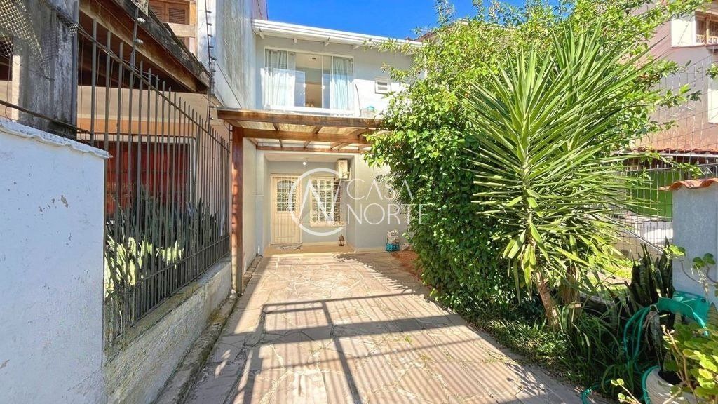 Casa à venda com 2 quartos, 84m², 1 suíte, 2 vagas, Rua Baldoino Bottini no bairro Hípica em Porto Alegre
