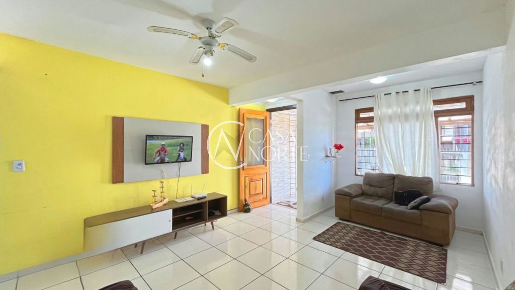 Casa à venda com 2 quartos, 147m², 2 suítes, 2 vagas, Rua Heitor Kramer no bairro Guarujá em Porto Alegre