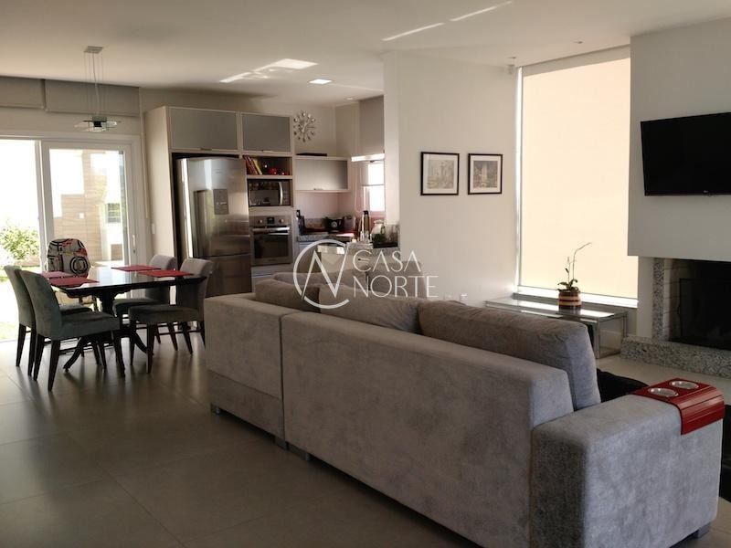 Casa à venda com 3 quartos, 217m², 1 suíte, 5 vagas, Travessa Luiz Tamanini no bairro Teresópolis em Porto Alegre