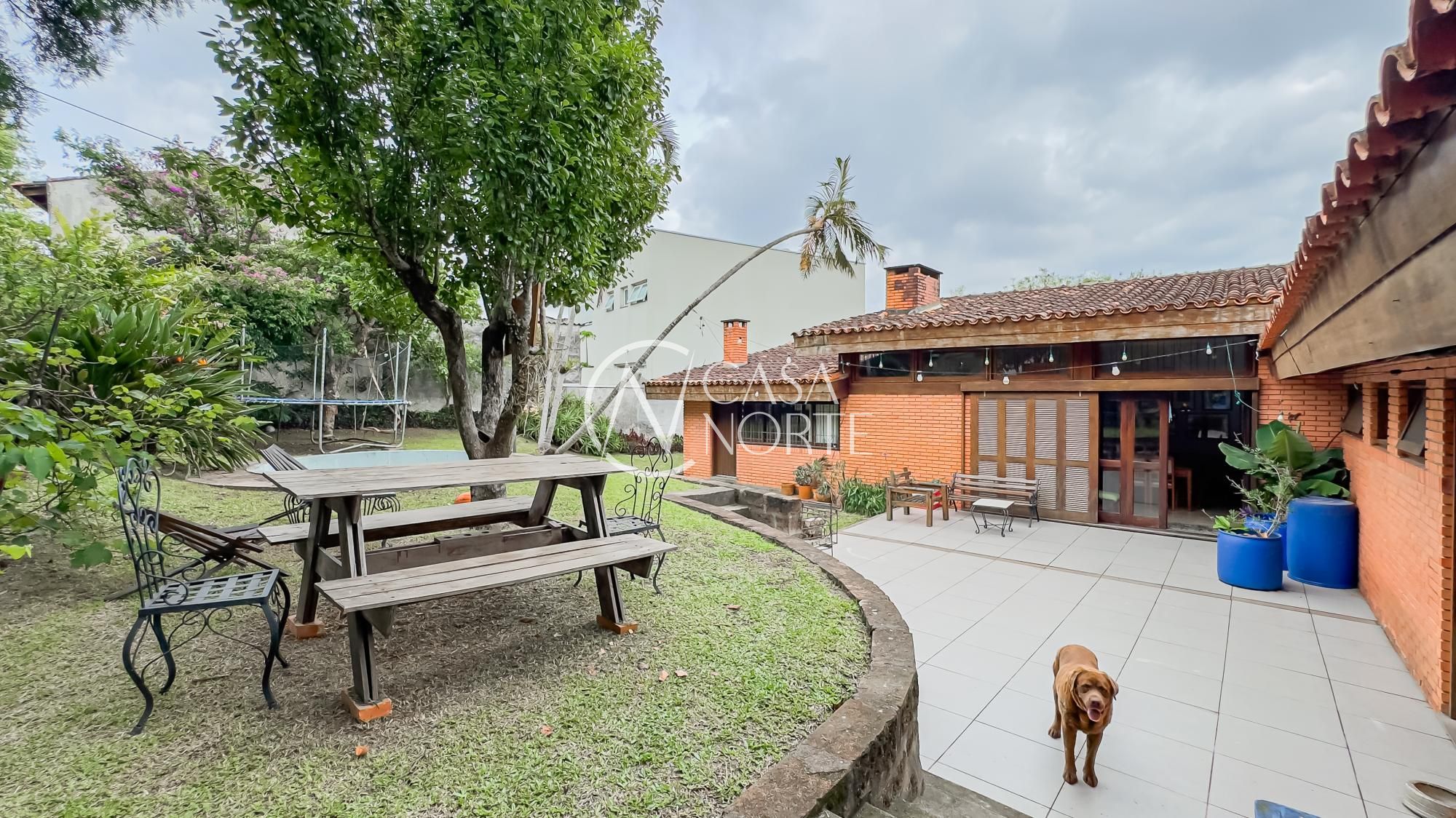 Casa à venda com 3 quartos, 313m², 1 suíte, 6 vagas, Rua João Paetzel no bairro Chácara das Pedras em Porto Alegre