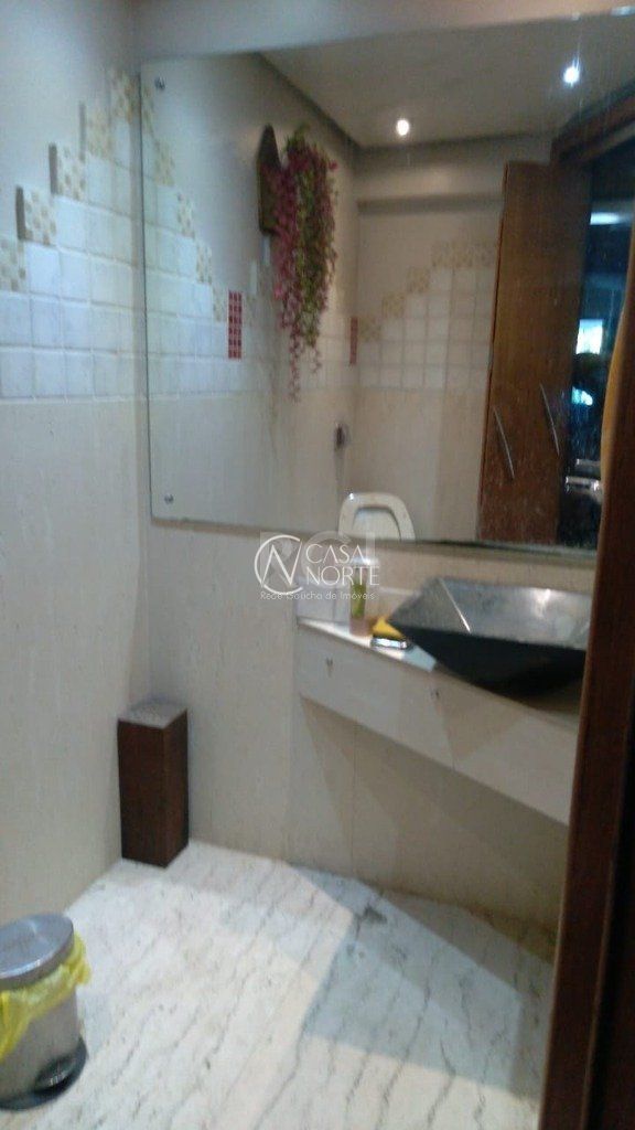 Casa à venda com 2 quartos, 200m², 1 suíte, 2 vagas, Rua Augusto Belloli no bairro Teresópolis em Porto Alegre