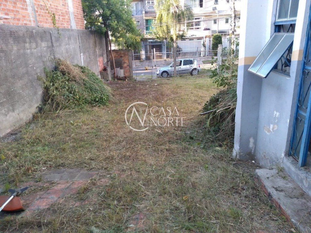Terreno à venda  com 429m², Rua Miracema no bairro Chácara das Pedras em Porto Alegre