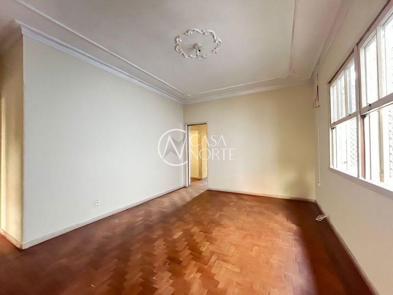 Casa à venda com 4 quartos, 152m², 4 vagas, Rua Coronel Paulino Teixeira no bairro Rio Branco em Porto Alegre